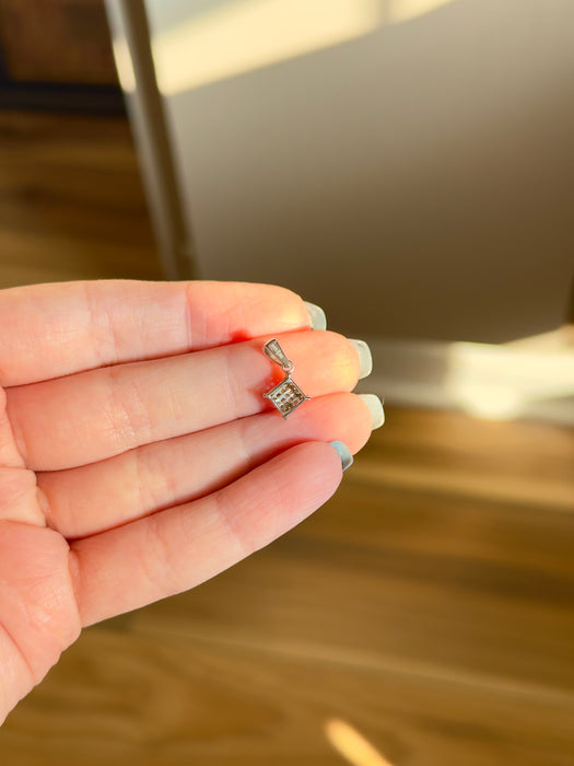 10k Invisible Set Diamond Pendant
