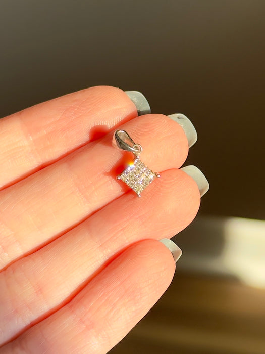 10k Invisible Set Diamond Pendant