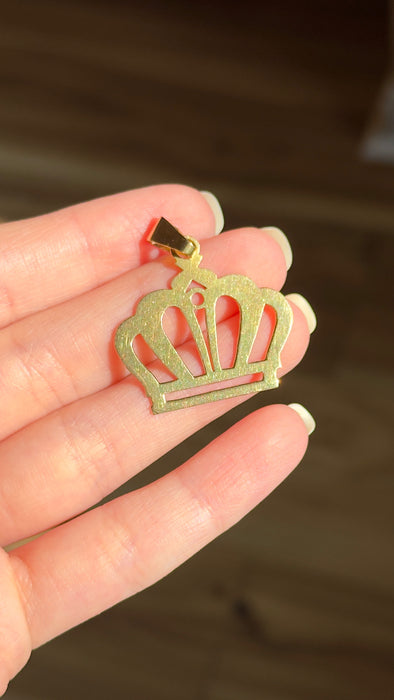18k Crown Pendant
