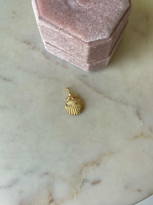 14k Seashell Pendant