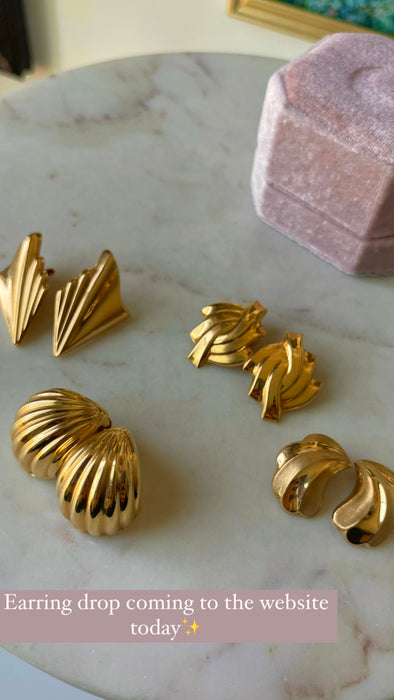 14k Puffy Wave-Like Earrings