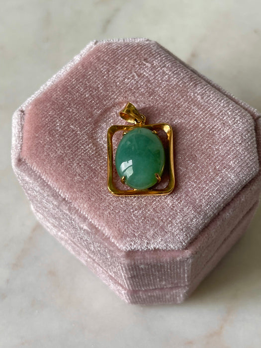 18k Jade Pendant