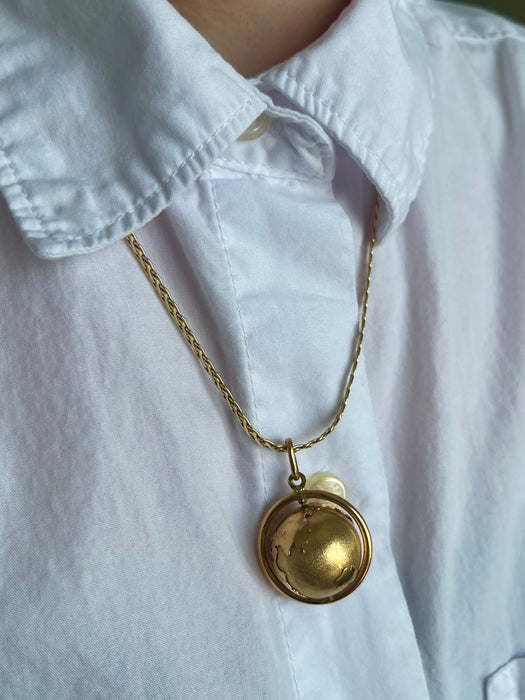 18k Spinning Globe Pendant