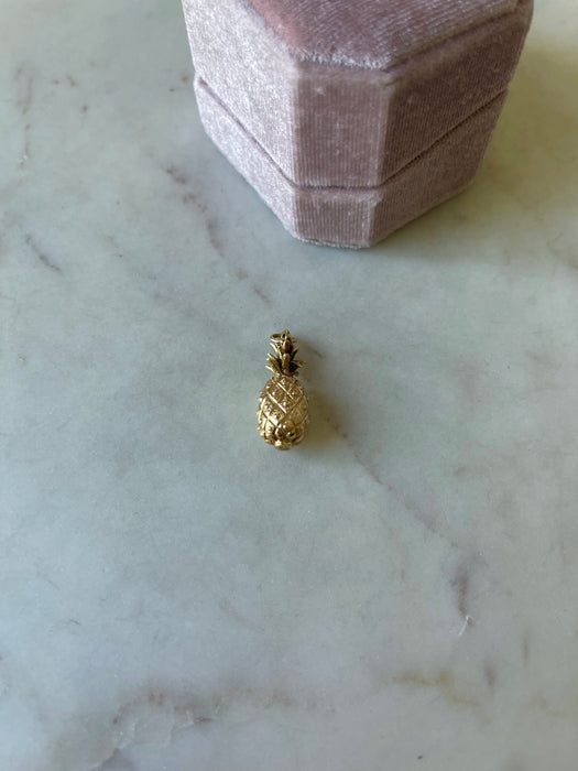 14k Pineapple Pendant