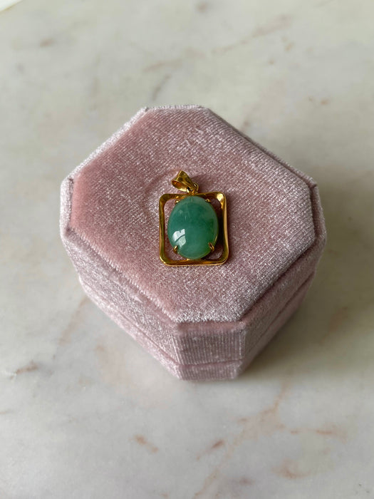 18k Jade Pendant