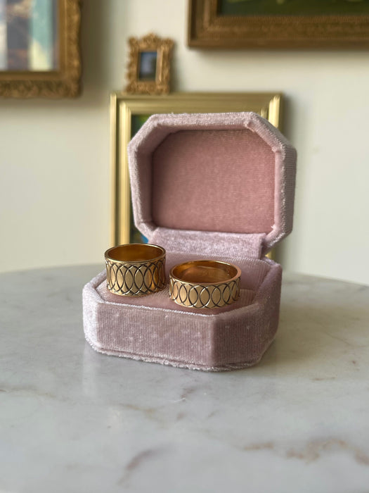 14k Circular Etched Wedding Set